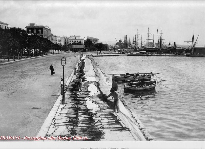 Vecchia Trapani 290 - Trapani - Passeggiata alla Marina anno 1900.jpg